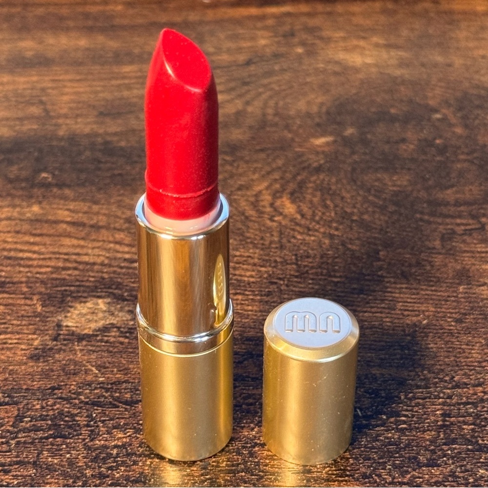 Merle Norman Luxiva Ultra Lipcolor - Ravishing Red - 0.13 oz. Full Size